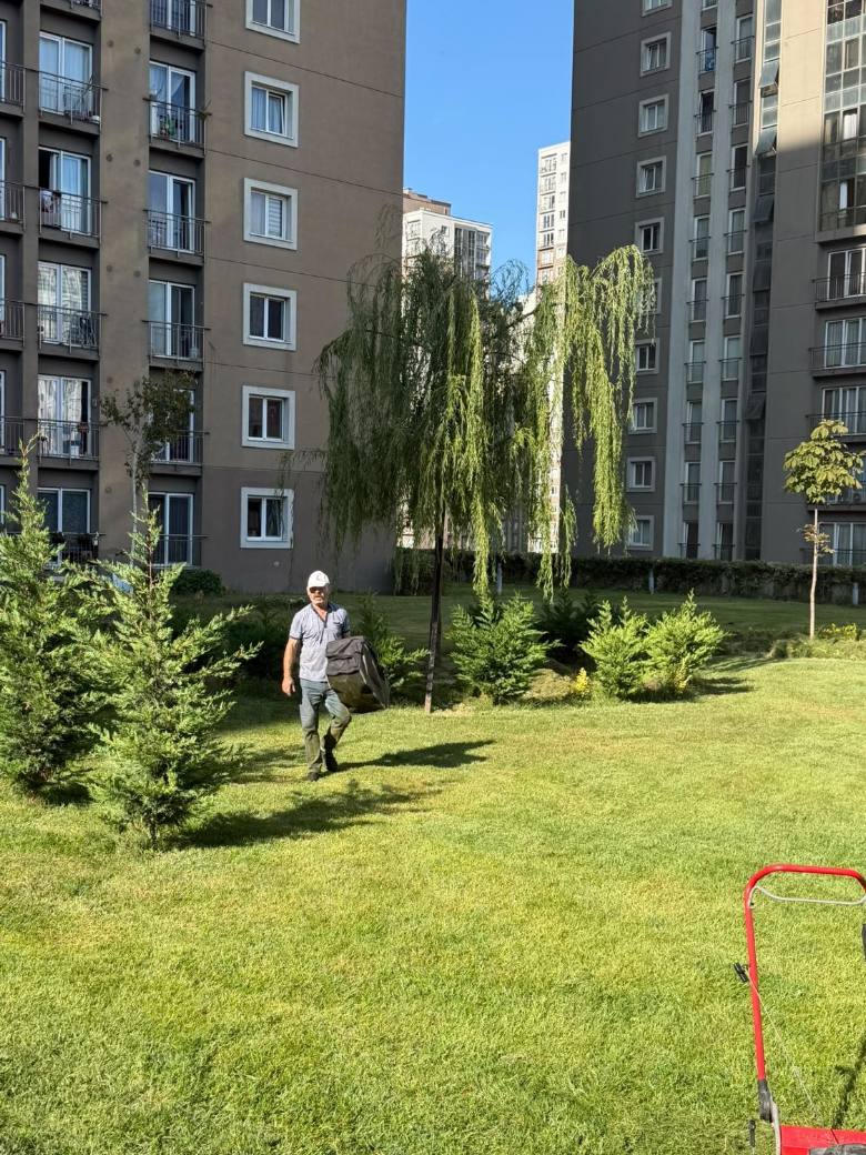 Site Ortak Alan Çim Bakımı — Toplu konut sitesi, İstanbul
