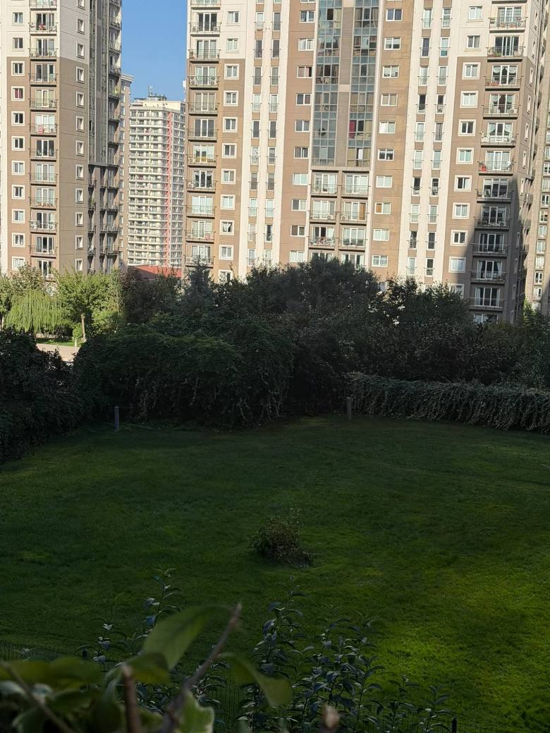 Blok Çevresi Yeşil Alan Bakımı — Toplu konut sitesi, İstanbul