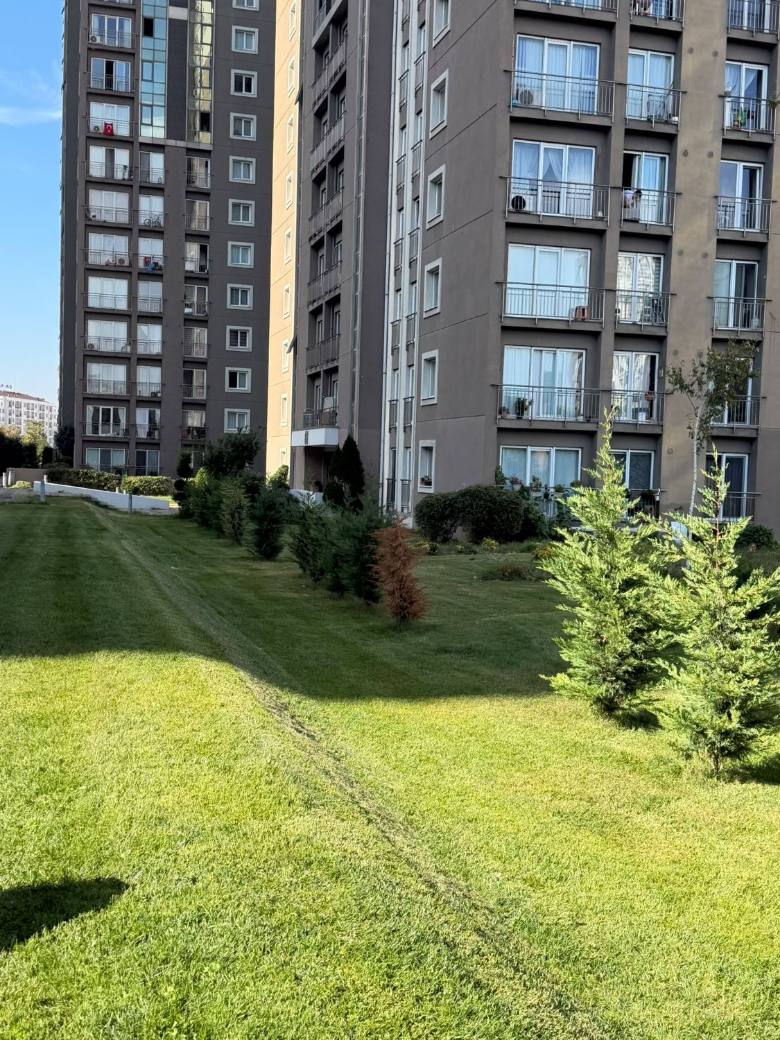 Düzenli Çim Biçme Hizmeti — Toplu konut sitesi, İstanbul